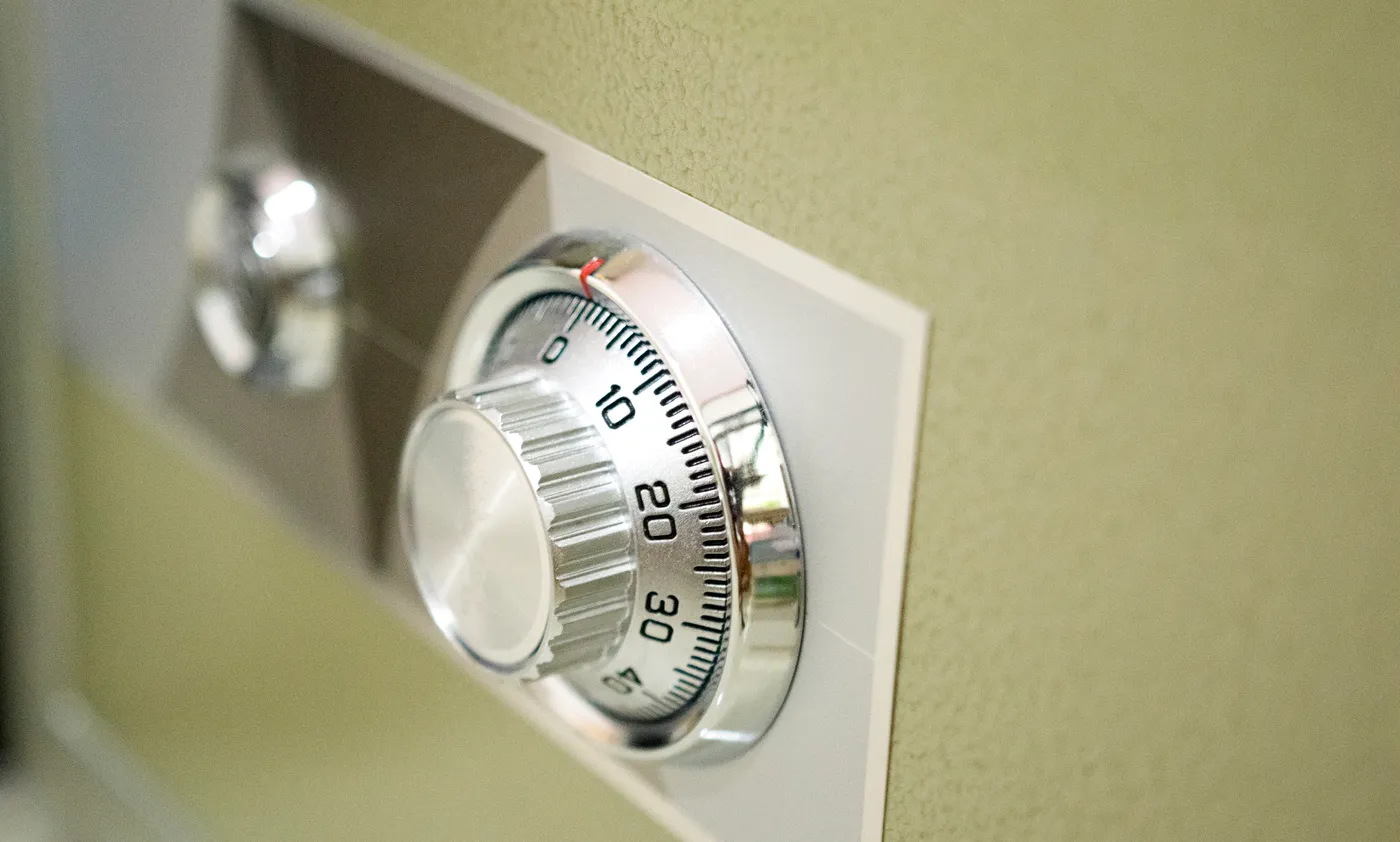 Dial de combinación mecánica de una caja fuerte